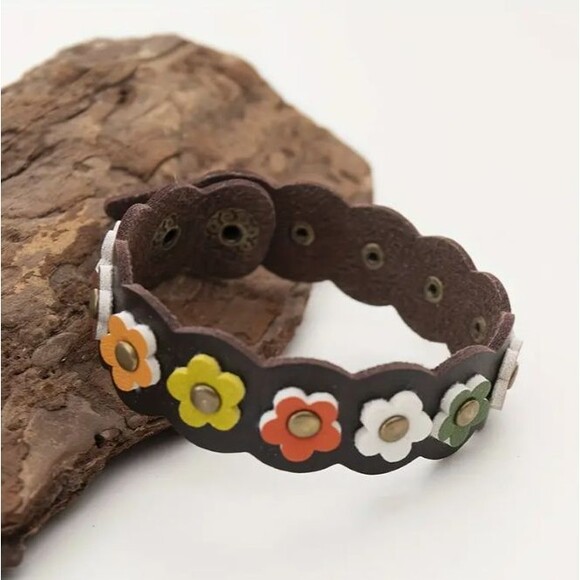 Black Boho FLOWER Faux leather Snap Bracelet Adjustable 8.9" - Picture 1 of 8